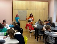 Knihovnická beseda - Motivy a důsledky extremistických činů - ZŠ P. Holého - 8. B